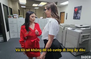 Em nhà đối diện bảo bố mẹ em đi vắng, rủ tôi sang nhà chơi