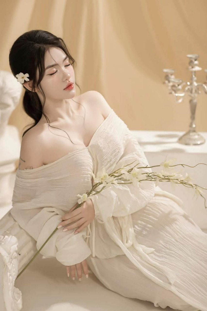 Chơi với phụ nữ lớn tuổi ngực bự trong xe hơi